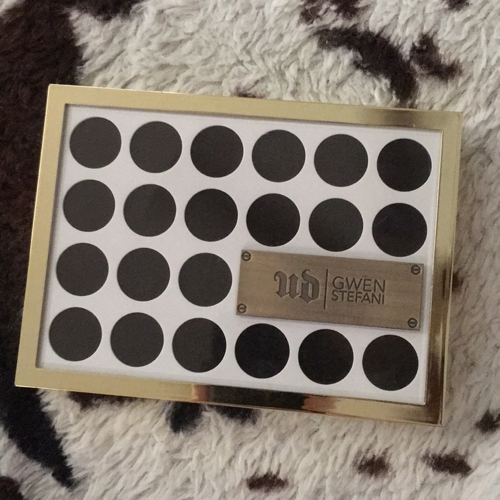 Gwen Stefani eye shadow palette